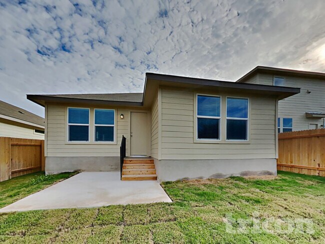 Building Photo - 5300 Saddle Clb Dr