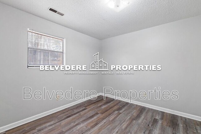 Building Photo - 2402 Markwood Ln SE