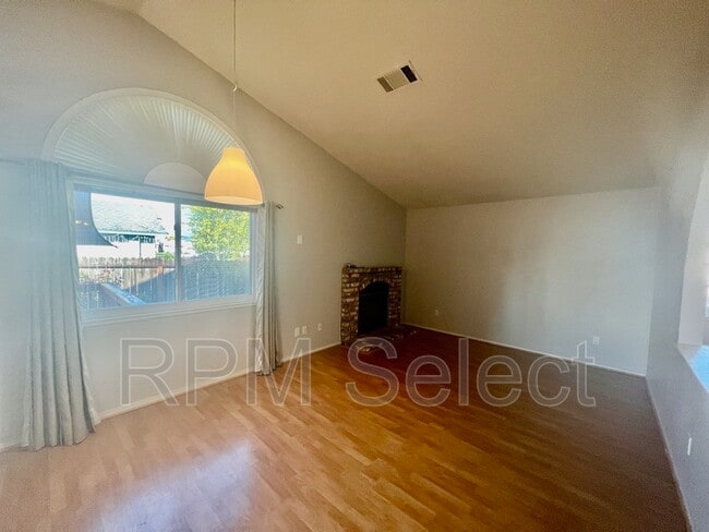 Building Photo - 1180 Camellia Ln