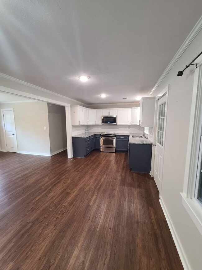 Building Photo - Comfortable Living in the Heart of Goose Creek