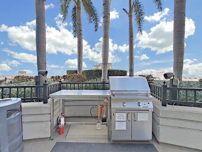 Building Photo - 777 N Ashley Dr