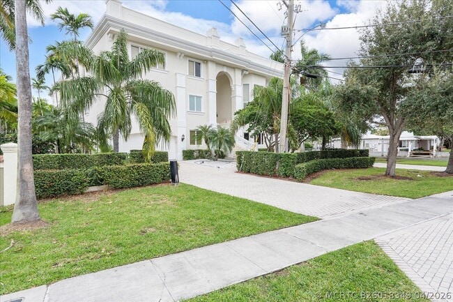Building Photo - 414 Riviera Isle Dr