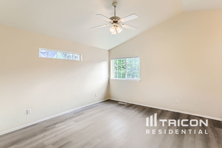 Building Photo - 16019 SW Hawk Ct