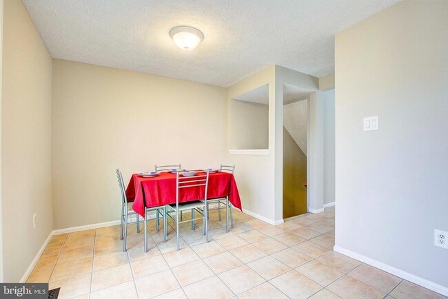 Building Photo - 2530 Log Mill Ct