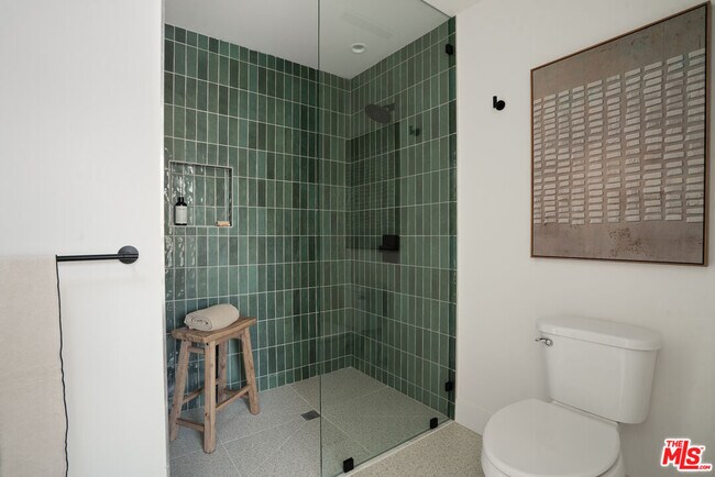 Building Photo - 611 N Virgil Ave