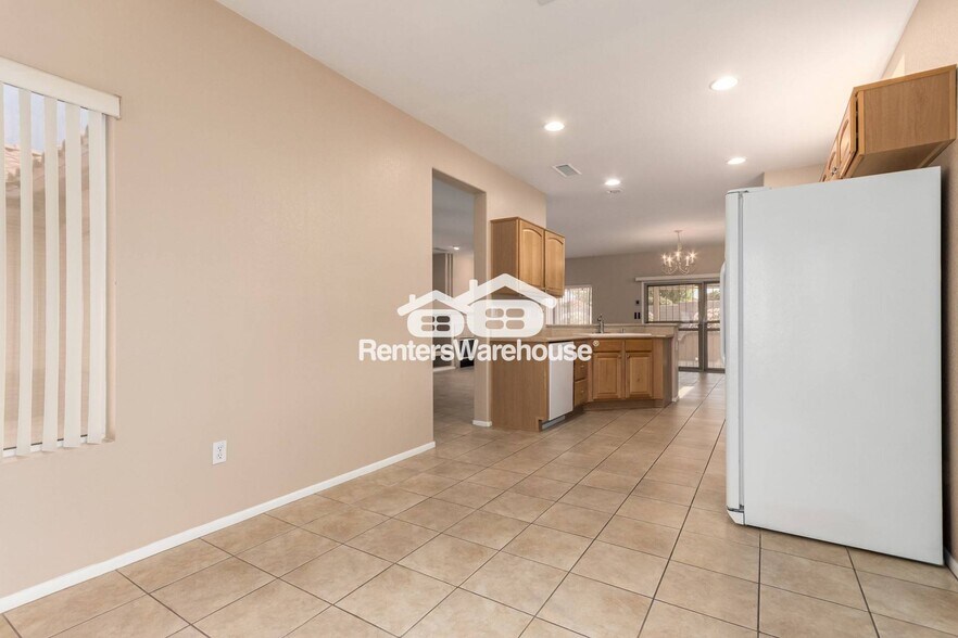 Building Photo - 15813 W Bridgewater Way