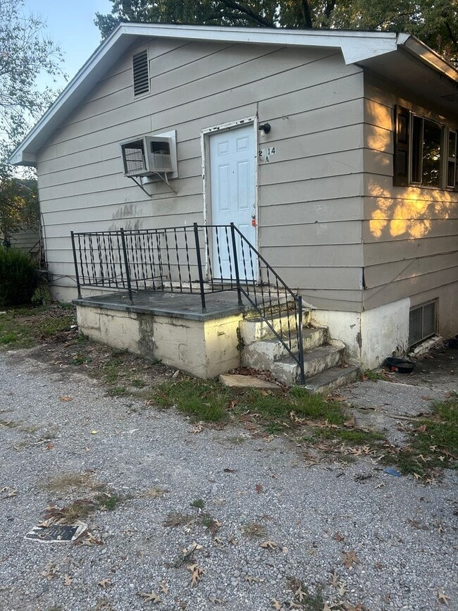 Building Photo - Knoxville 37917 - 1 bedroom, 1 bath Apartm...