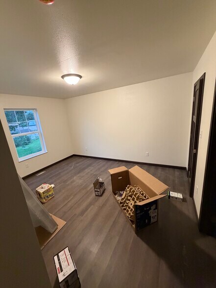 Building Photo - 2423 Iowa St