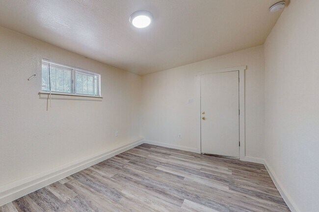 Building Photo - 721 Santa Fe Ave SW