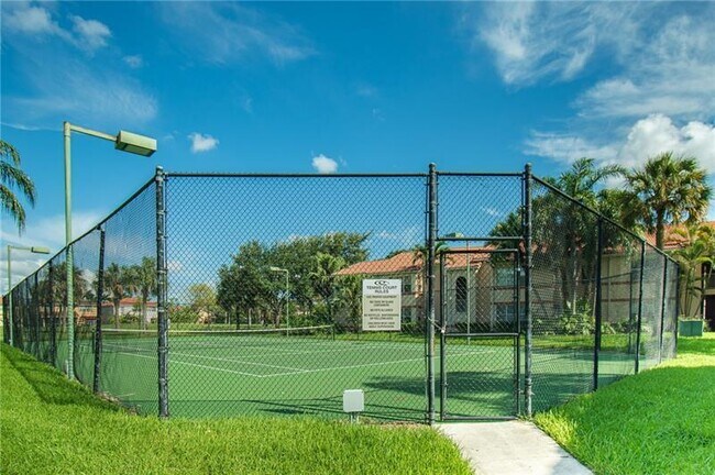 Building Photo - 3450 Pinewalk Dr N