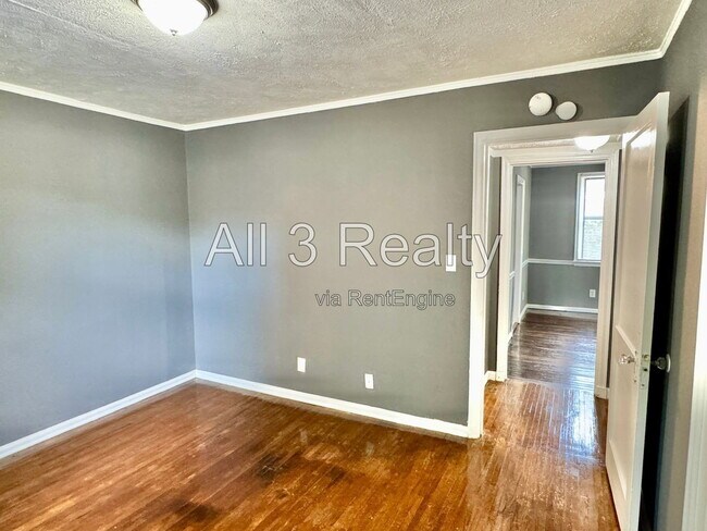 Building Photo - 208 Bradley Dr