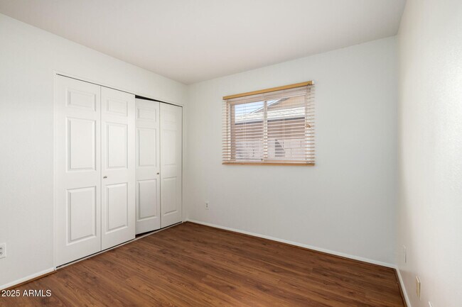 Building Photo - 3820 S Elm St