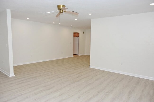 Building Photo - Naples Park - 3 Bedroom/2 Bath - Annual Re...