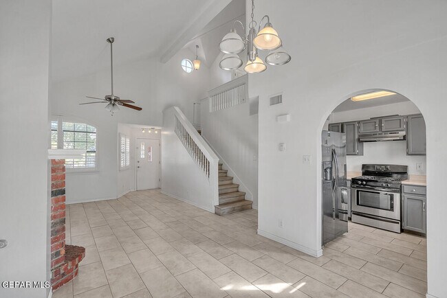 Building Photo - 1049 Desierto Luna St