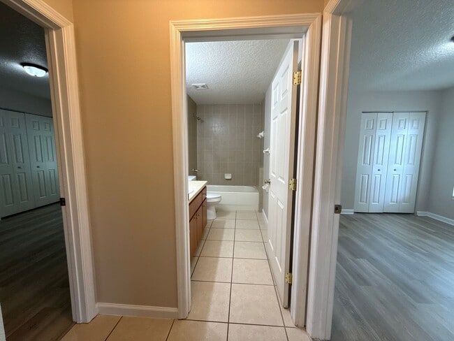 Building Photo - SILVER SPRINGS SHORES 3/2/2