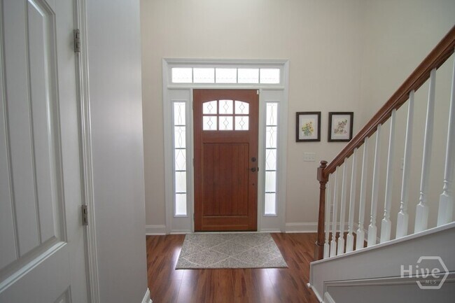 Building Photo - 4 Gresham Ln