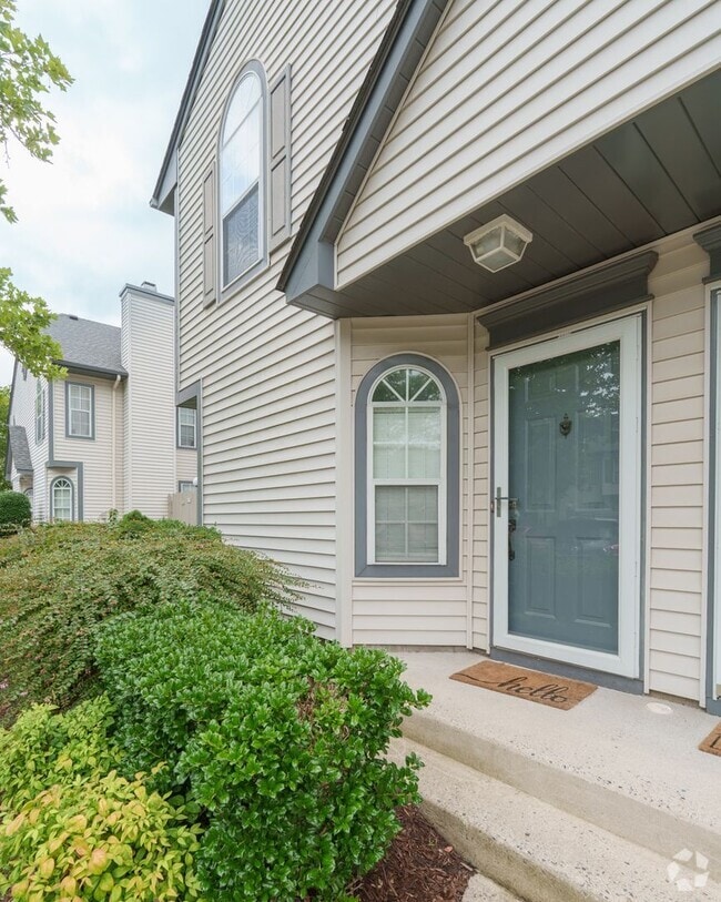 Building Photo - MOVE IN READY 2 Bedroom in the Heart of Vi...