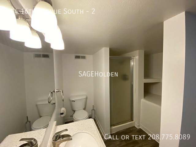 Building Photo - 404 16th Ave S