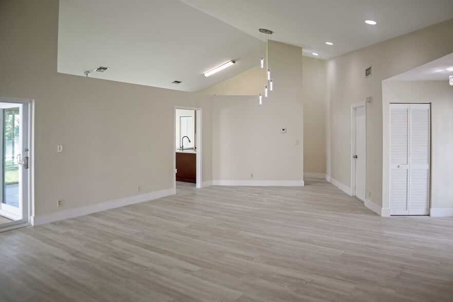 Building Photo - 7360 NW 54th St