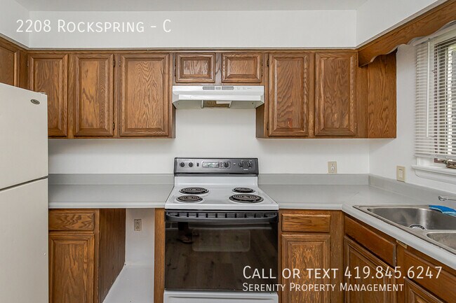 Building Photo - 2208 Rockspring-C