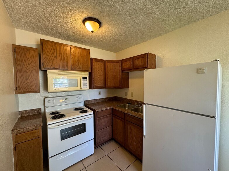 Building Photo - 1301 Franz Dr