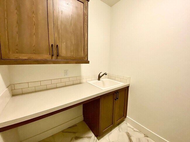 Building Photo - Beautiful Custom 6 Bedroom (2 Primary Bedrooms!) +Office located in NW Meridian