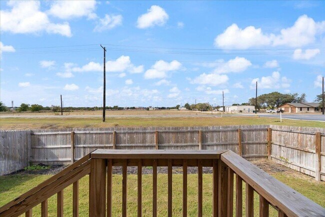 Building Photo - 1359 White Willow Dr