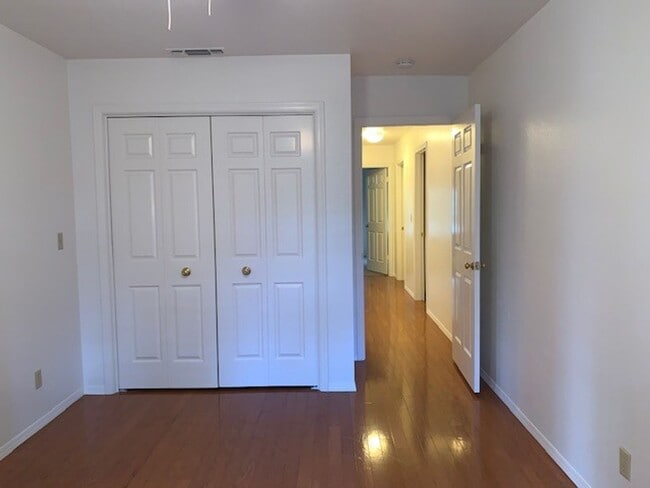 Building Photo - Spacious Bullard Area condo, recently upda...