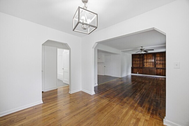 Building Photo - 3826 Kingwood Cir