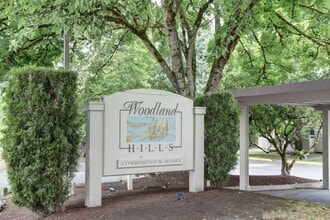 Building Photo - 2 Bedroom Ground Floor Condo in the Heart of Woodinville!