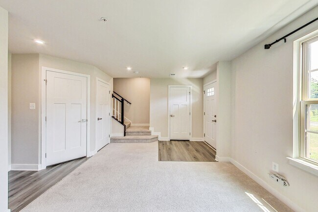 Building Photo - Meticulously Maintained 3 bedroom, 2.5 bat...