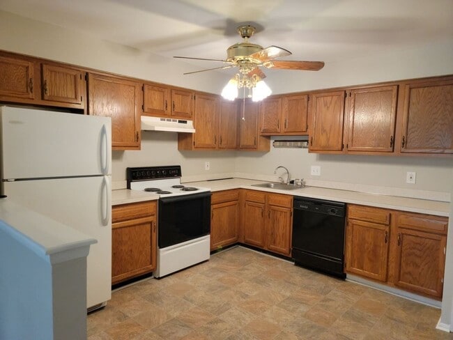Building Photo - Charming unit in a quiet neighborhood