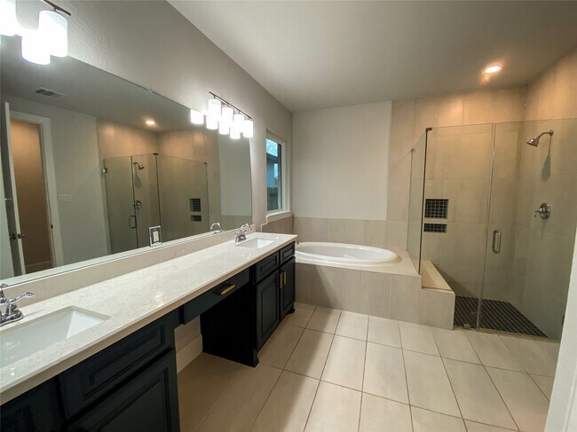 Building Photo - 10011 Serenity Grv Dr