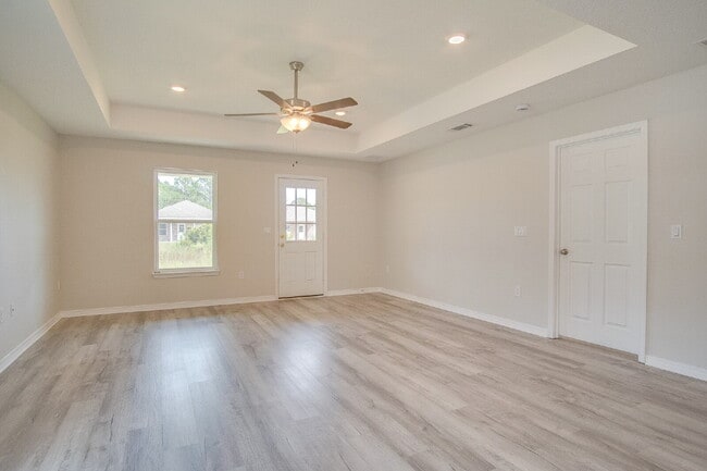 Building Photo - Celebrate the Holidays! Milton Gem – 3BR/2...