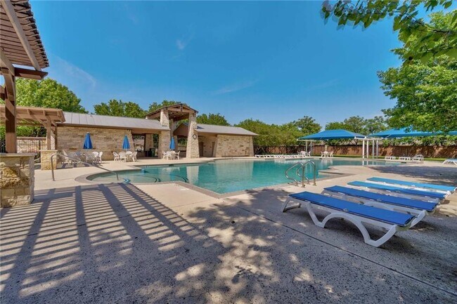 Building Photo - 808 Middle Creek Dr