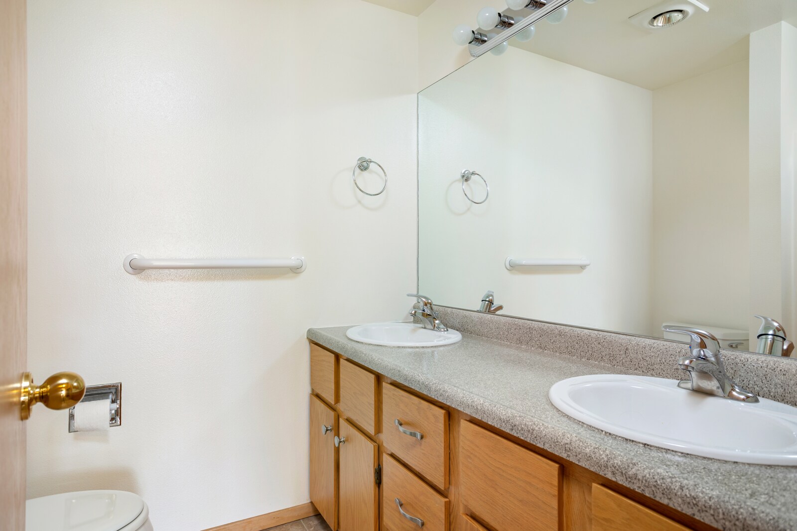 Building Photo - 6015 California Ave SW