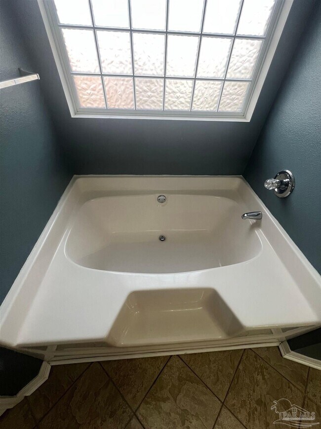 Building Photo - 4804 Ribault Ln