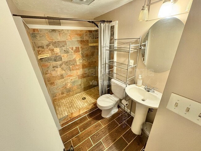 Building Photo - 435 Sherwood Rd