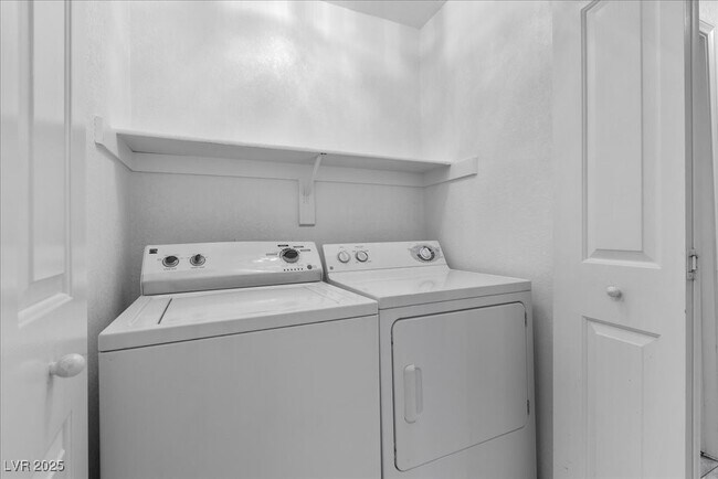 Building Photo - 2623 S Durango Dr