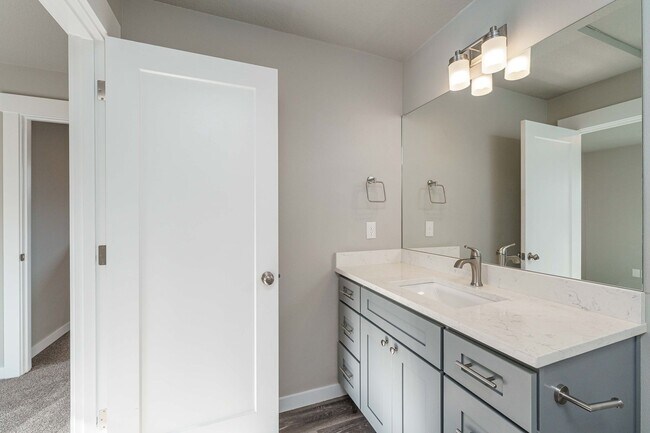 Building Photo - Move In Ready 3 Bedroom 2.5 Bathroom - Convenient Camas Location