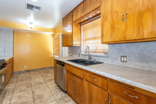 Building Photo - 1312 Telegraph Ave