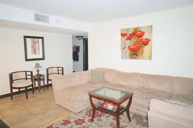 Building Photo - 525 N Ocean Blvd