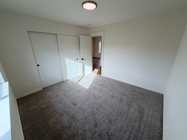 Building Photo - BRAND NEW construction! 3 beds, 2 baths, double garage, deck with VIEWS and more!