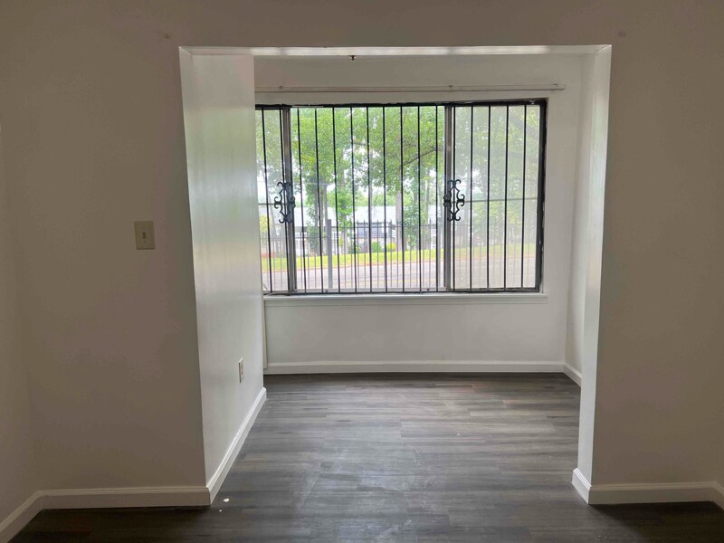 Building Photo - 402 Skyview Dr