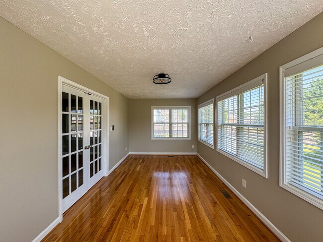 Building Photo - 51 Jubilee Ct