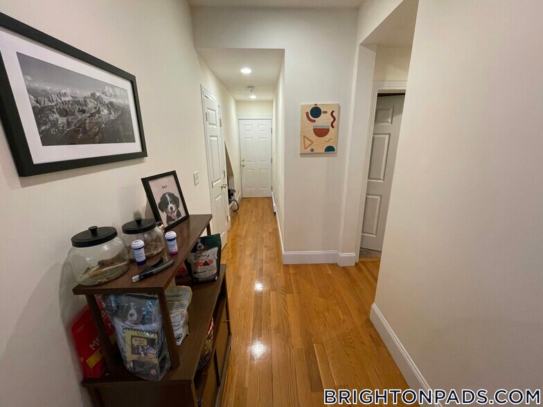 Building Photo - 10 Selkirk Rd