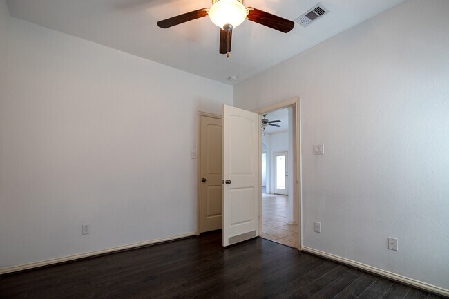Building Photo - 1822 Olive Pine Dr