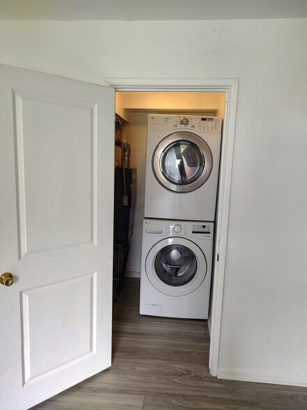 Building Photo - 161 N Ohio St