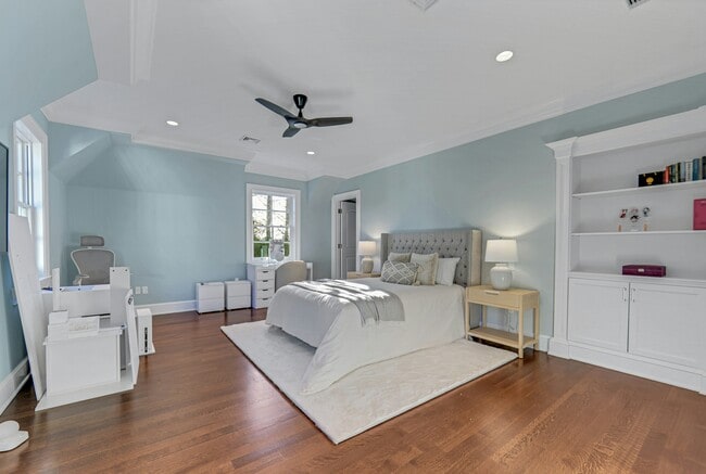 Building Photo - 373 Hardenburgh Ave