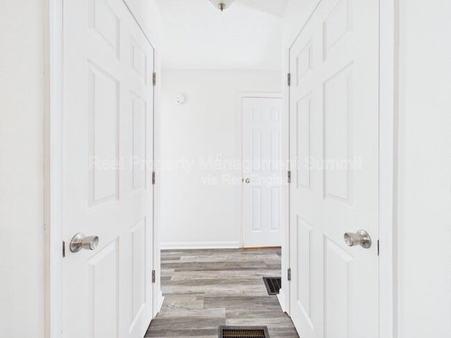 Building Photo - 318 Amherst Rd